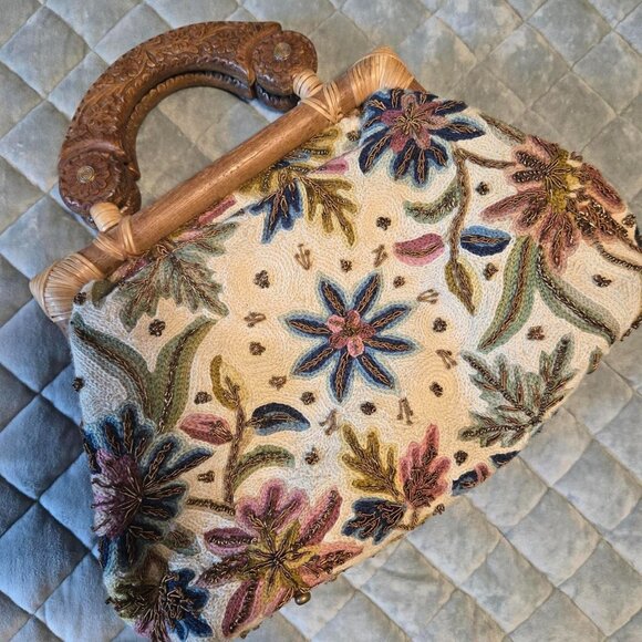 Handbags - Vintage Knit Purse With Gold Metal Embellishments